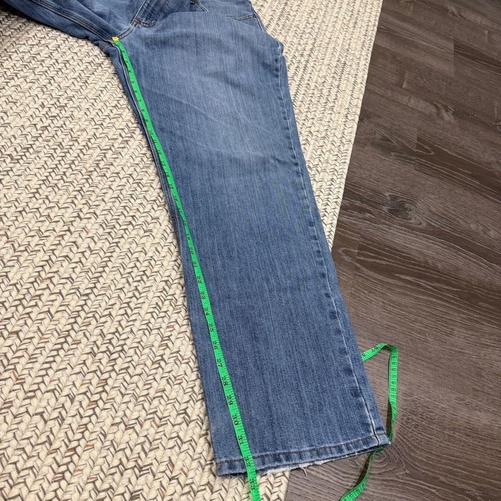Carhartt Medium Wash Relaxed Fit Jeans - Picture 12 of 12